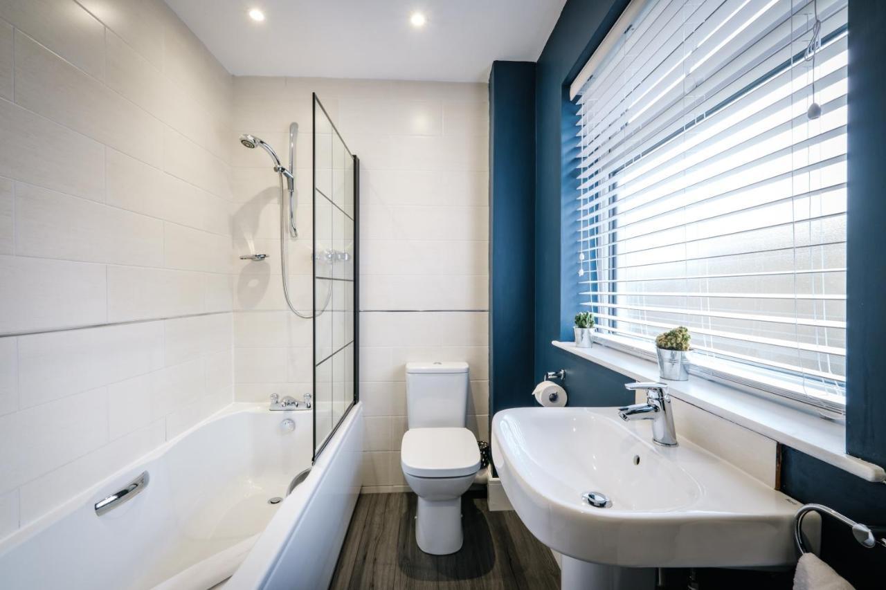 Rockside - Luxury 1 Bedroom Home With Hot Tub, Central Location, Parking And Pet Friendly Windermere Luaran gambar