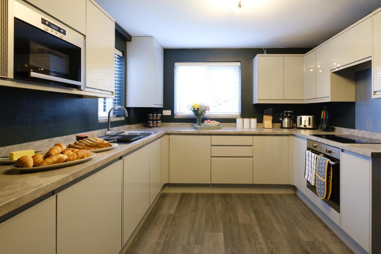 Rockside - Luxury 1 Bedroom Home With Hot Tub, Central Location, Parking And Pet Friendly Windermere Luaran gambar