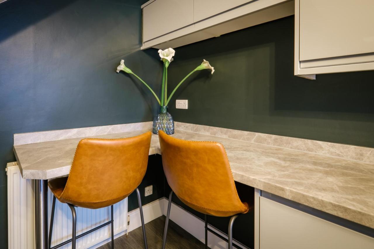 Rockside - Luxury 1 Bedroom Home With Hot Tub, Central Location, Parking And Pet Friendly Windermere Luaran gambar